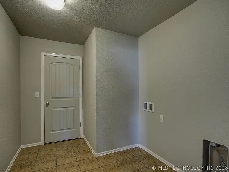 16090 S 85th East Ave — Photo 14