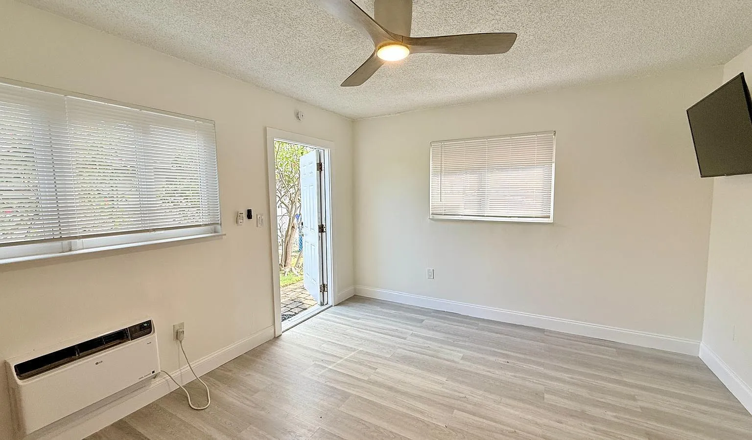 Studio, 1.0 bath, 250 sqft, $1,350 — Photo 4