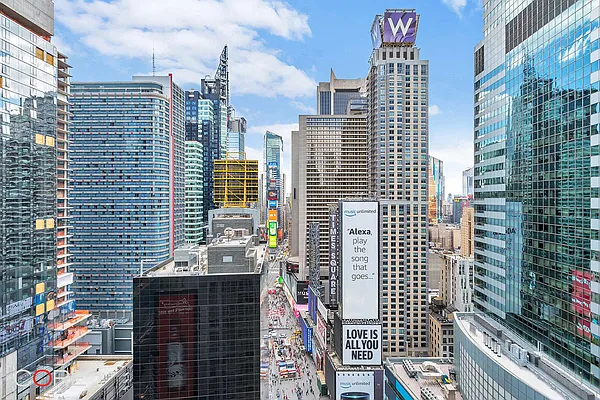 Rented by CORE | media 12