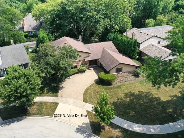 3229 N Volz Dr E, Arlington Heights, IL 60004