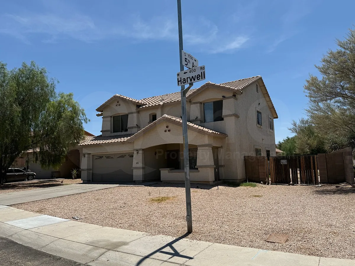 4 bed, 3.0 bath, 2634 sqft, $2,400 — Photo 2