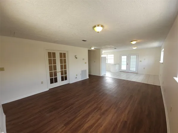 418 Texas St, Tomball, TX 77375