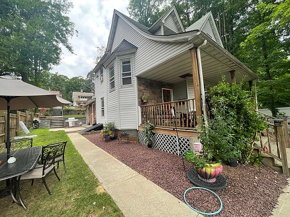 4th image of 27 N Pearl St #2