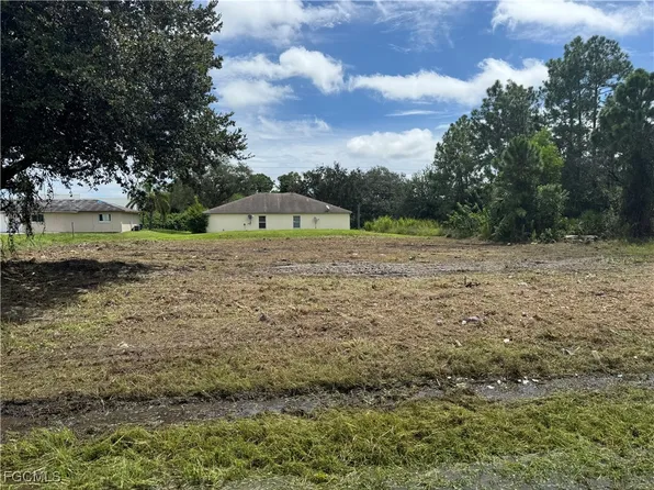 133-135 Gilbert Ave S, Lehigh Acres, FL 33973