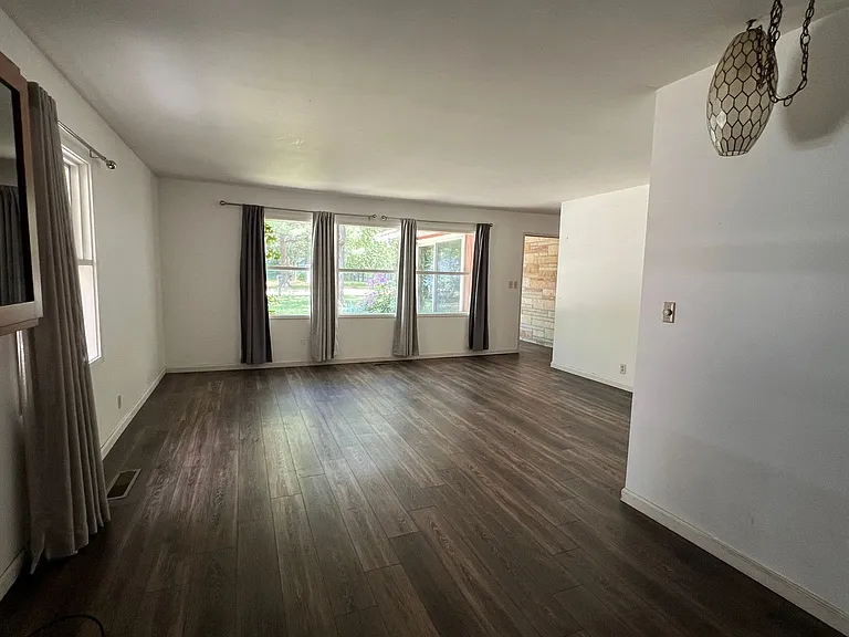 212 Huron St — Photo 5