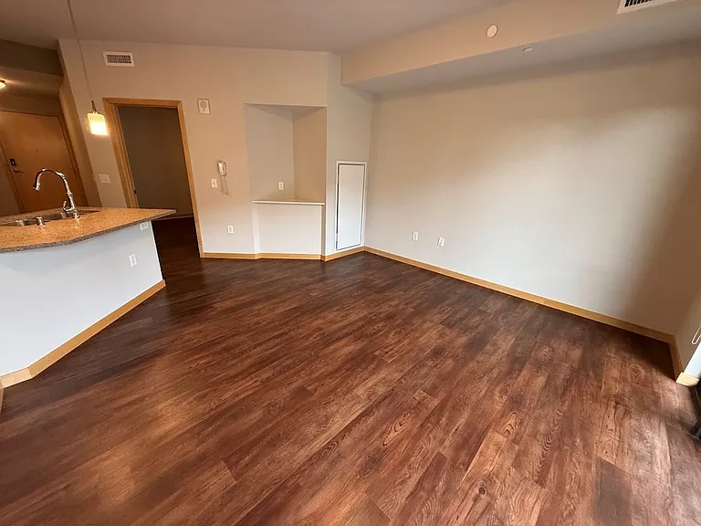 Venture Luxury High Rise — Photo 24