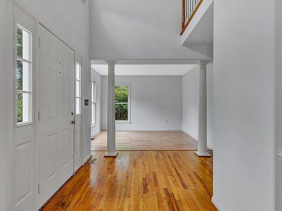 4th image of 62 Meadowview Ct