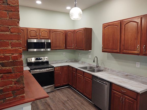 3rd image of 1915 Pine St