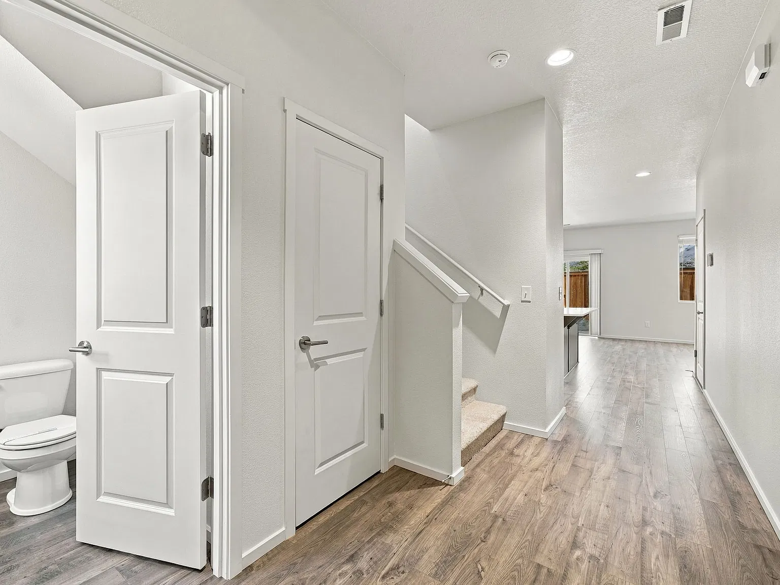 3 bed, 2.5 bath, 1498 sqft, $2,495 — Photo 4