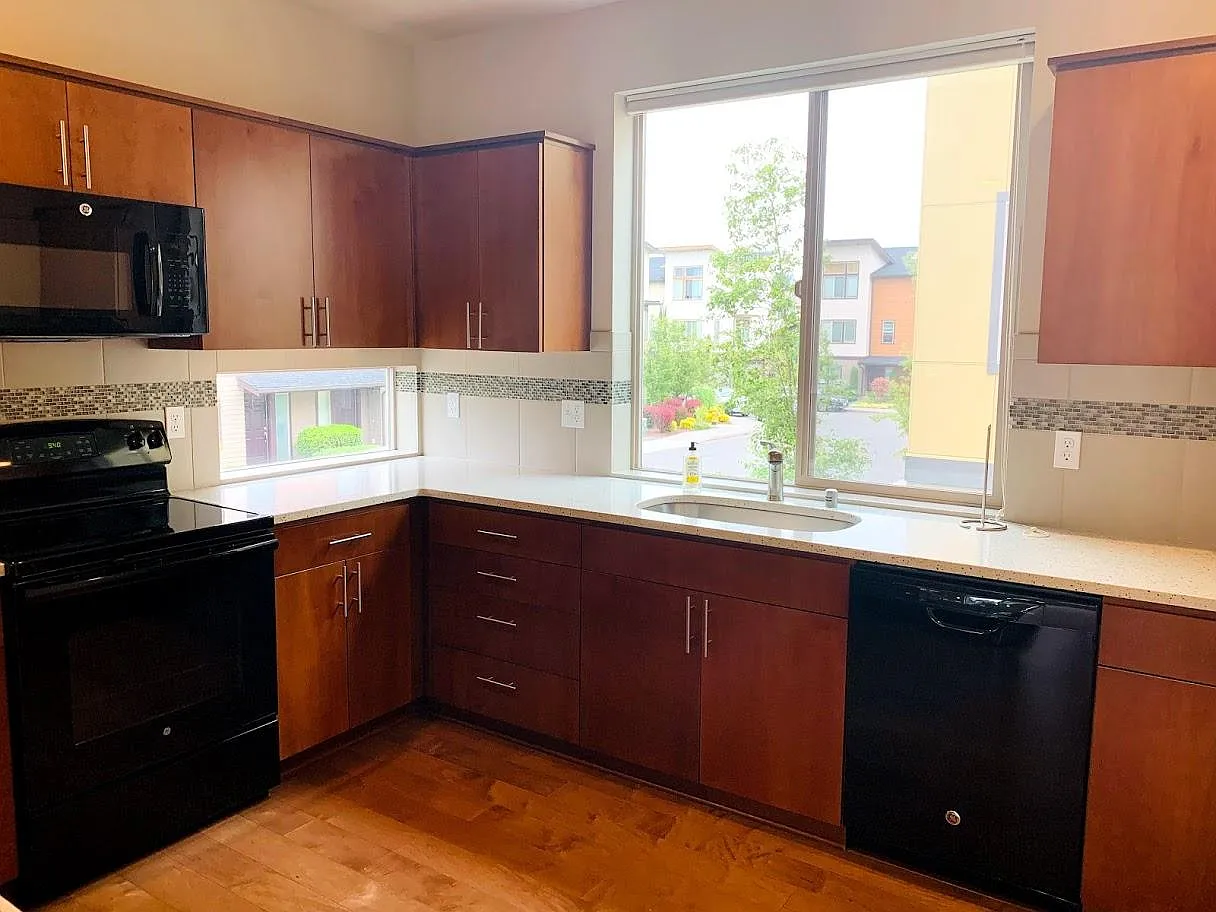 320 Bremerton Ave NE — Photo 4