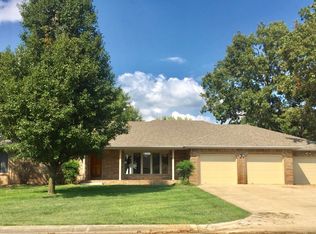 959 Julian St, Marshfield, MO 65706