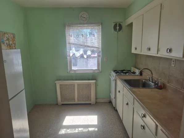 122-12 6th Avenue image 3 of 7