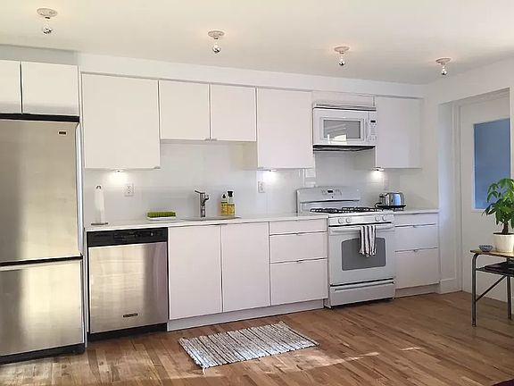 3rd image of 1370 Pacific St #1