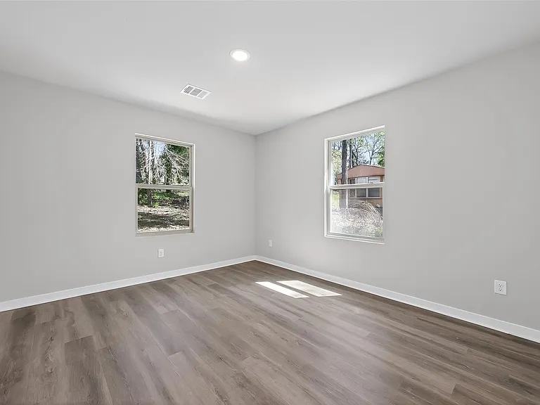 154 E Lakeview Dr — Photo 14