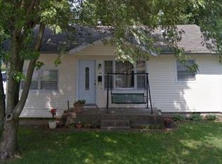 605 S Howard Burton Dr, Centralia, MO 65240