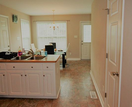 4th image of 105 Heron Pl