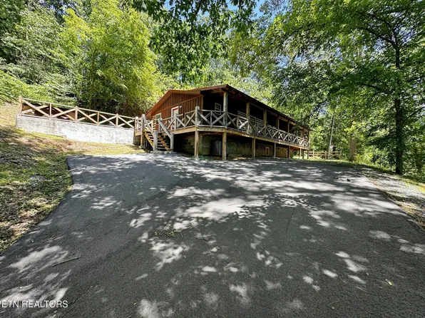 576 Mill Creek Rd, Pigeon Forge, TN 37863