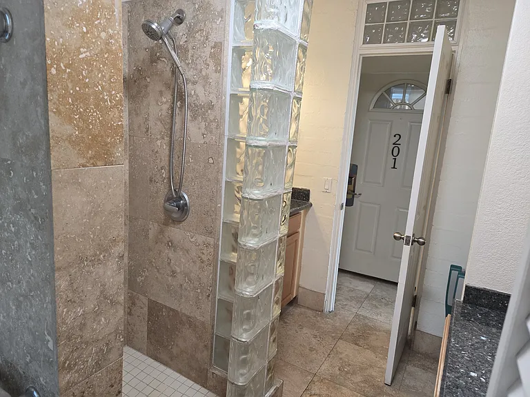 240 Liliuokalani Ave #202 — Photo 4