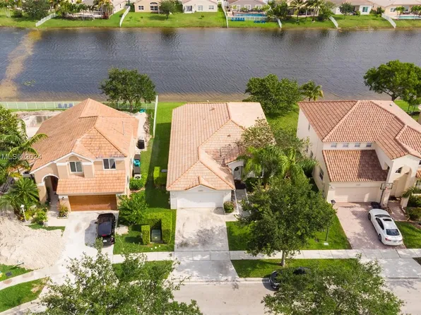 14385 NW 15th St, Pembroke Pines, FL 33028