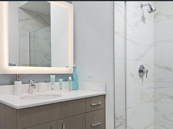 3rd image of 1212 N Lasalle St #801