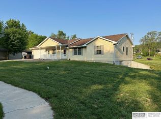 606 S East St, Weeping Water, NE 68463