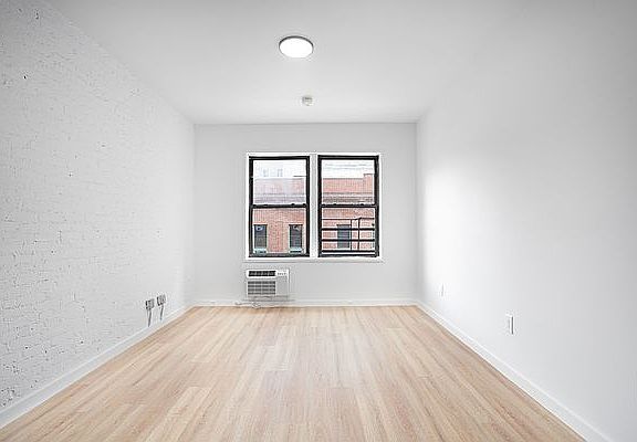 3rd image of 446 W 55th St #4