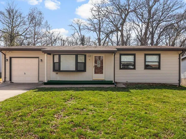 9 Becky Thatcher Dr, Saint Charles, MO 63303