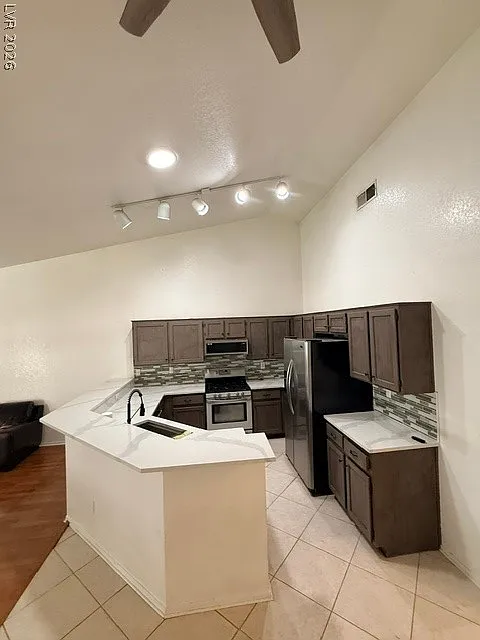 4 bed, 2.0 bath, 1957 sqft, $2,530 — Photo 2
