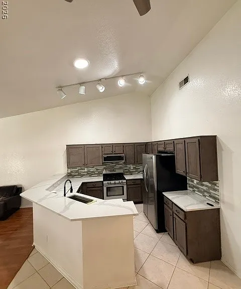 875 Serpentina Ave — Photo 2