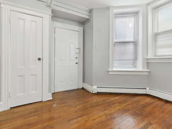 162 Fairview Avenue image 4 of 24