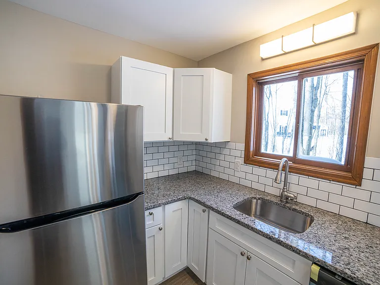 9640 Stony Hollow Dr — Photo 7