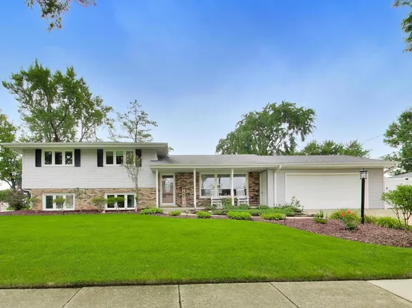8938 S 81st Ave, Hickory Hills, IL 60457