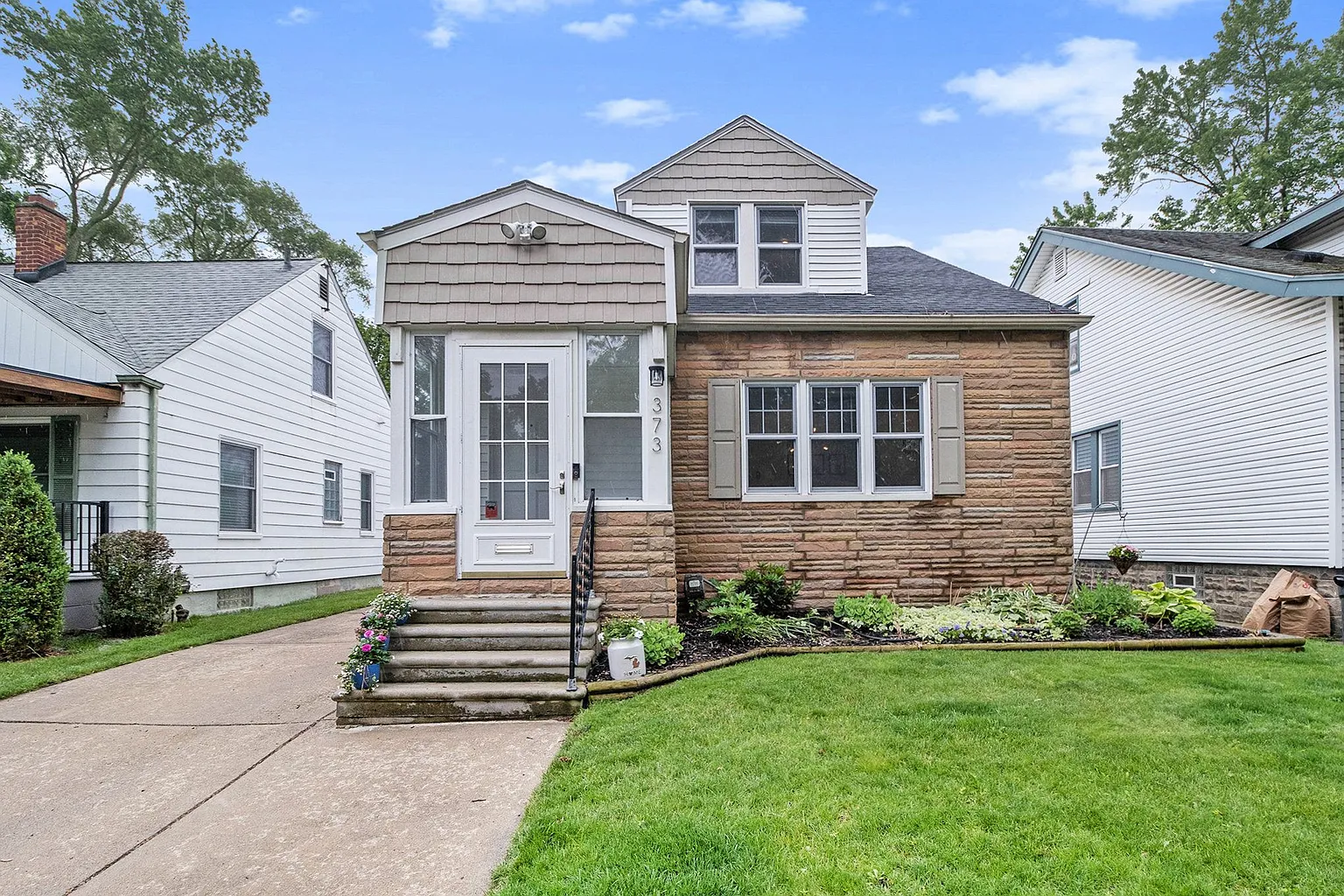 373 W Hazelhurst St photo 1