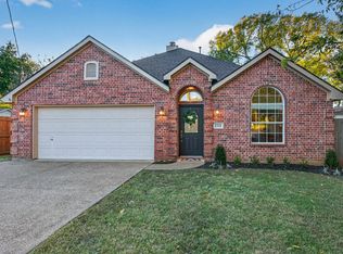 233 Adolphus Ave, Lake Dallas, TX 75065