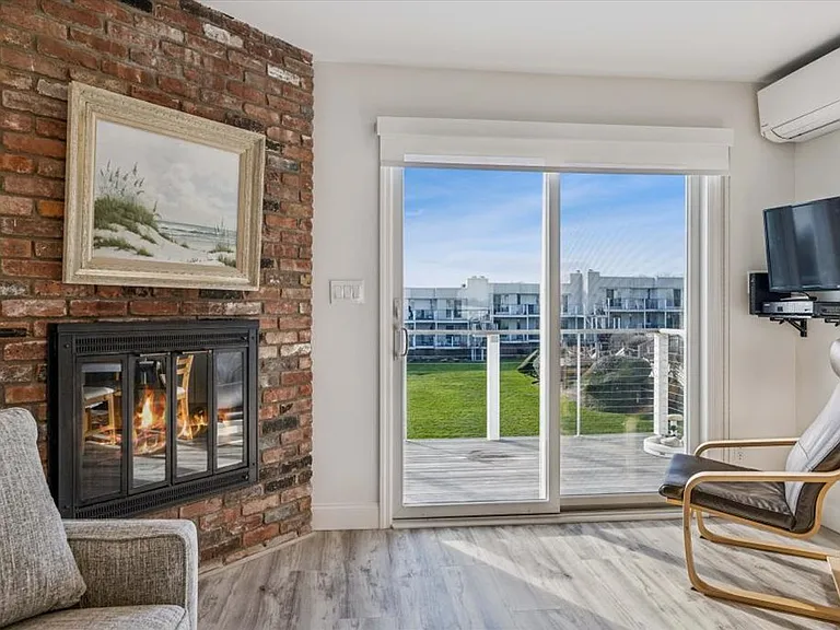707 Old Montauk Hwy #6C — Photo 2
