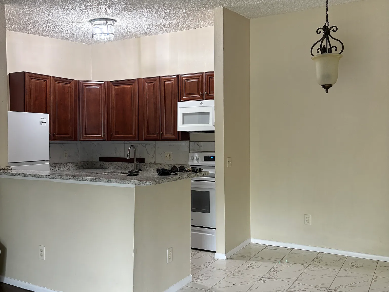 2 bed, 850 sqft, $1,550 — Photo 3