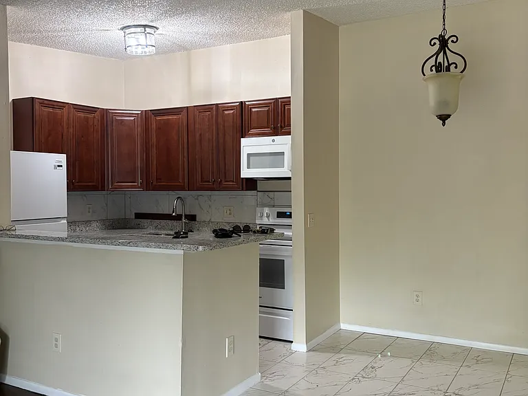 2470 Oak Park Way #2470 — Photo 3