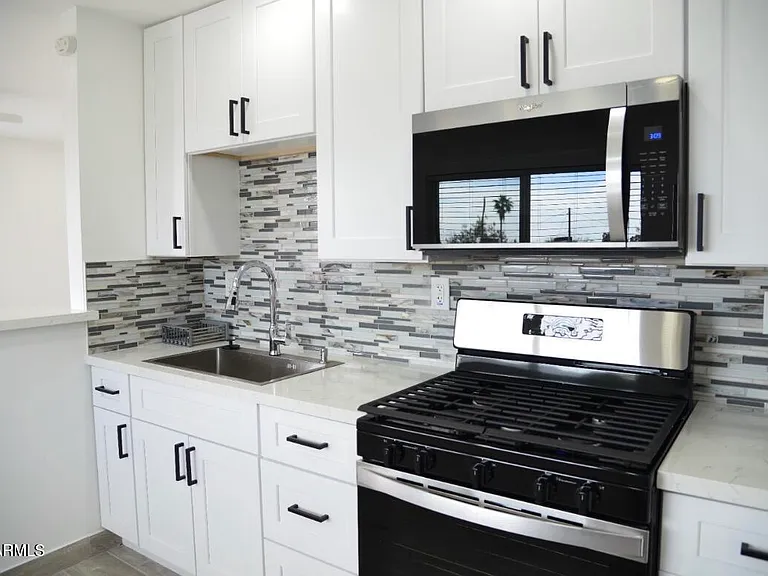 11033 N 16th Ave #3 — Photo 4