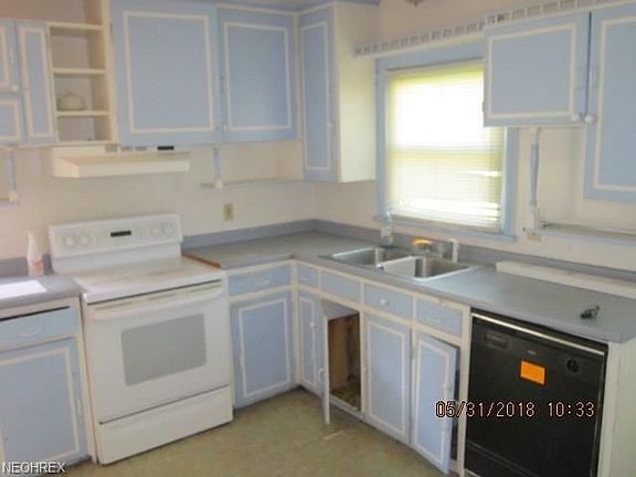 2nd image of 1433 W 18th St