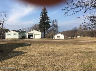 19005 Gennett Rd, Charlevoix, MI 49720