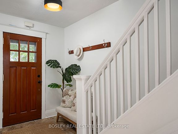 4th image of 129 Linsmore Cres