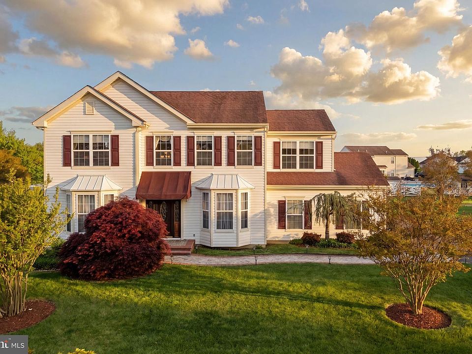 1st image of 308 Waterview Dr