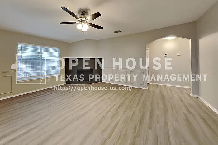 3 bed, 2.0 bath, 1460 sqft, $2,100 — Photo 3