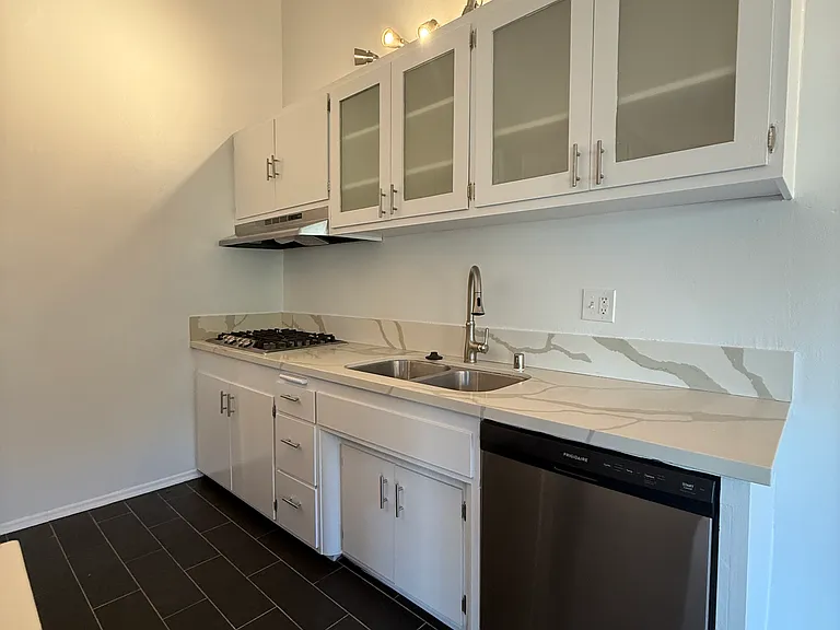 1709 N. Fuller Ave — Photo 22