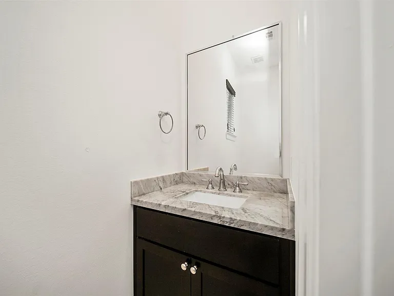 22 Hermann Park Ct — Photo 17