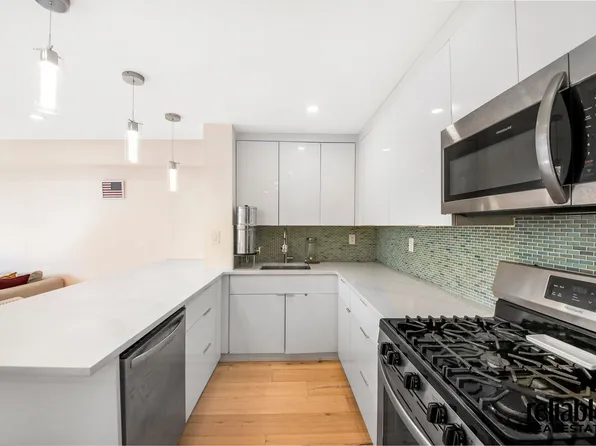 301 Cathedral Parkway image 4 of 10