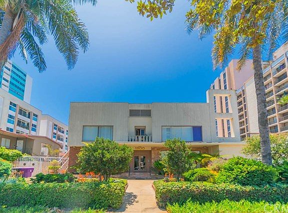 2nd image of 1800 E Ocean Blvd Unit 9