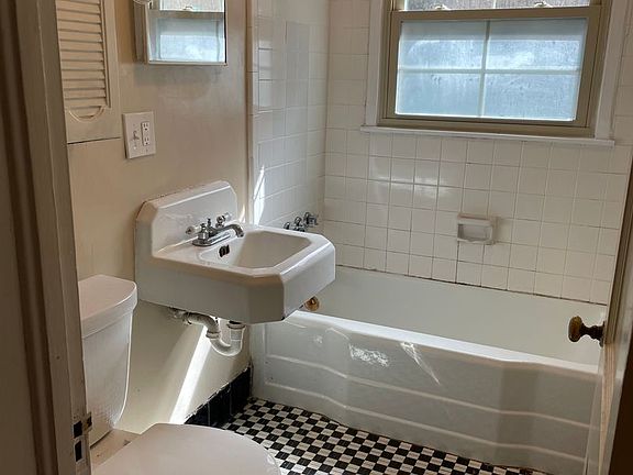 5th image of 600 University Rdg APT 35