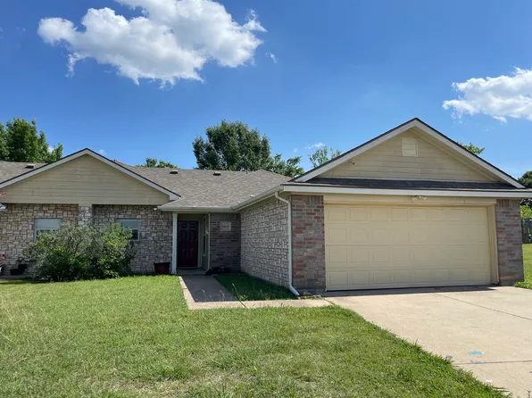 849 Robinson Ct, Grand Prairie, TX 75051