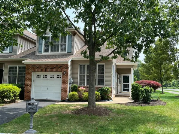 2 Disbro Ln, Somerset, NJ 08873